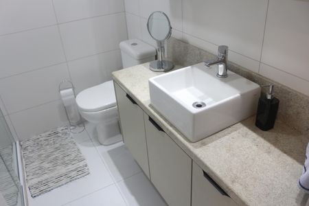 Apartamento à venda com 85m², 2 quartos e 3 vagasBanheiro da Suíte 2
