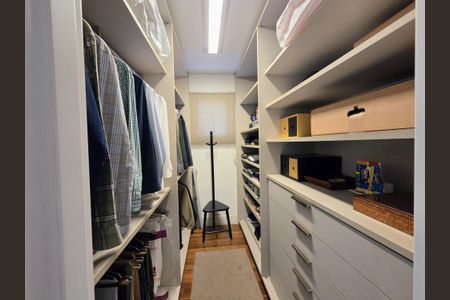 Apartamento à venda com 270m², 4 quartos e 4 vagasCloset