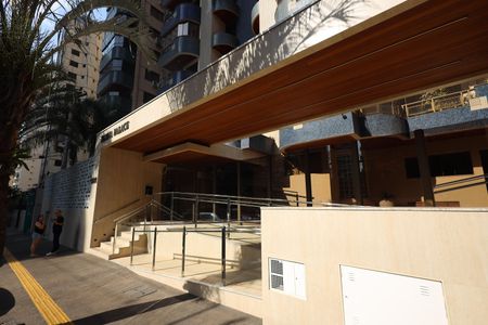 Apartamento para alugar com 172m², 4 quartos e 2 vagasFachada e portaria