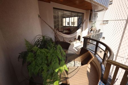 Apartamento para alugar com 172m², 4 quartos e 2 vagasSacada