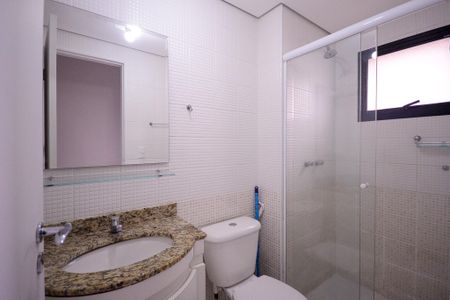 Apartamento à venda com 65m², 2 quartos e 1 vaga Apartamento à venda com 65m², 2 quartos e 1 vagaBanheiro da Suite