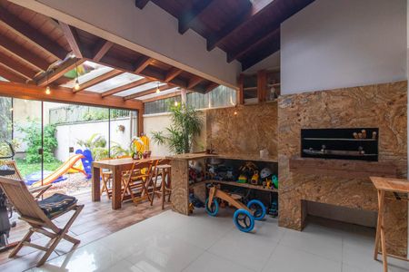 Casa à venda com 230m², 3 quartos e 4 vagasChurrasqueira