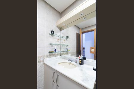 Casa à venda com 230m², 3 quartos e 4 vagasBanheiro Social