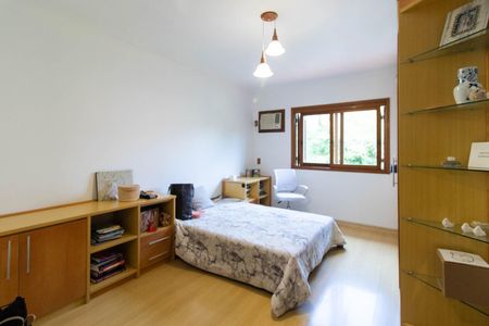 Casa à venda com 230m², 3 quartos e 4 vagasSuíte