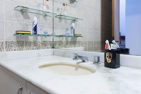 Casa à venda com 230m², 3 quartos e 4 vagasBanheiro Social