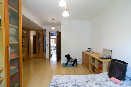 Casa à venda com 230m², 3 quartos e 4 vagasSuíte