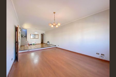 Casa à venda com 207m², 4 quartos e 2 vagas Casa à venda com 207m², 4 quartos e 2 vagasSala