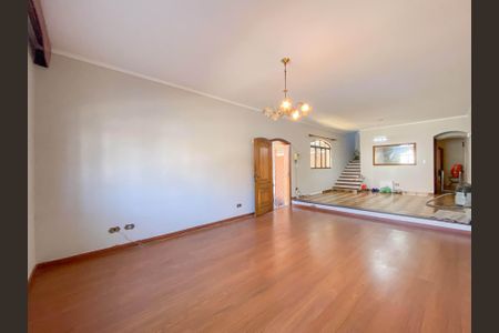 Casa à venda com 207m², 4 quartos e 2 vagas Casa à venda com 207m², 4 quartos e 2 vagasSala