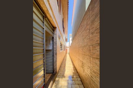 Casa à venda com 207m², 4 quartos e 2 vagas Casa à venda com 207m², 4 quartos e 2 vagasCorredor