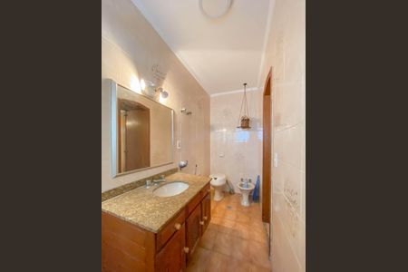 Casa à venda com 207m², 4 quartos e 2 vagas Casa à venda com 207m², 4 quartos e 2 vagasBanheiro da Suíte 1