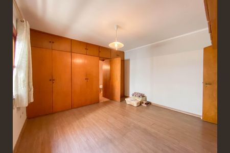 Casa à venda com 207m², 4 quartos e 2 vagas Casa à venda com 207m², 4 quartos e 2 vagasSuíte 1