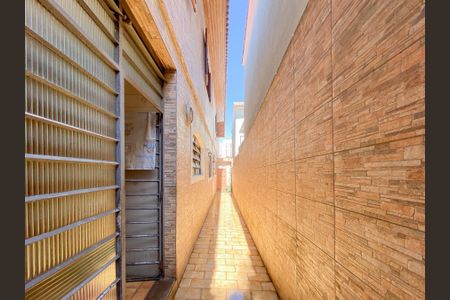 Casa à venda com 207m², 4 quartos e 2 vagas Casa à venda com 207m², 4 quartos e 2 vagasCorredor