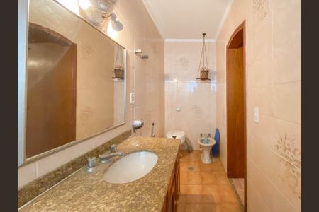 Casa à venda com 207m², 4 quartos e 2 vagas Casa à venda com 207m², 4 quartos e 2 vagasBanheiro da Suíte 1