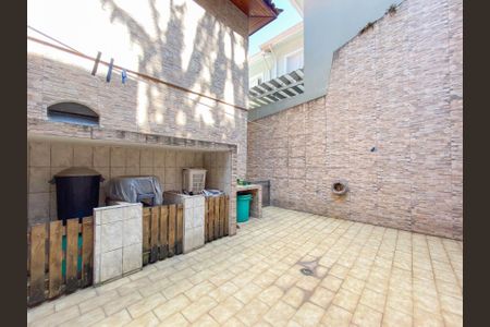 Casa à venda com 207m², 4 quartos e 2 vagas Casa à venda com 207m², 4 quartos e 2 vagasÁrea Externa