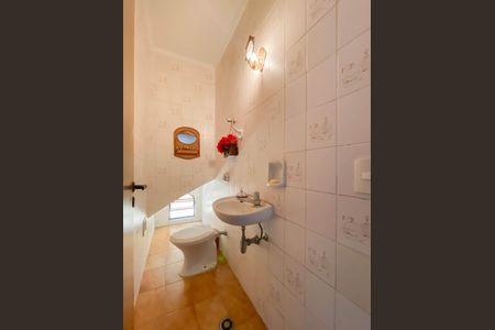 Casa à venda com 207m², 4 quartos e 2 vagas Casa à venda com 207m², 4 quartos e 2 vagasLavabo