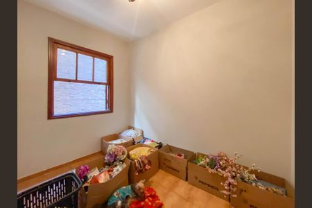 Casa à venda com 207m², 4 quartos e 2 vagas Casa à venda com 207m², 4 quartos e 2 vagasQuarto de Serviço