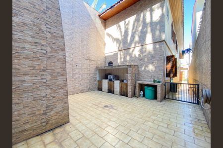 Casa à venda com 207m², 4 quartos e 2 vagas Casa à venda com 207m², 4 quartos e 2 vagasÁrea Externa