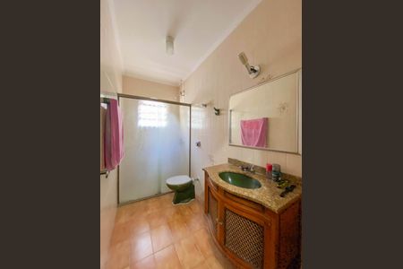 Casa à venda com 207m², 4 quartos e 2 vagas Casa à venda com 207m², 4 quartos e 2 vagasBanheiro