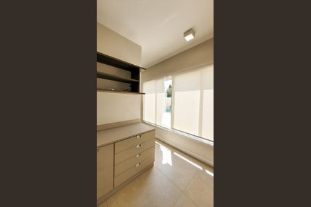 Casa de condomínio à venda com 374m², 4 quartos e 4 vagasEscritório da Suíte Master