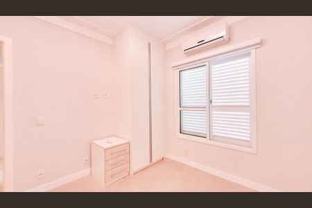 Casa de condomínio à venda com 374m², 4 quartos e 4 vagasQuarto 2