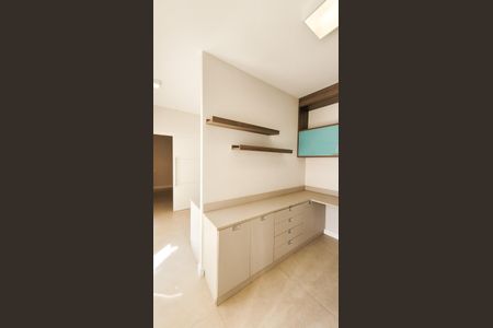 Casa de condomínio à venda com 374m², 4 quartos e 4 vagasEscritório da Suíte Master