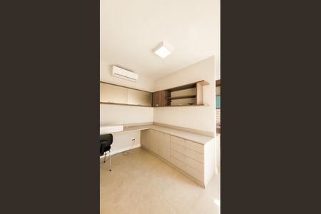 Casa de condomínio à venda com 374m², 4 quartos e 4 vagasEscritório da Suíte Master