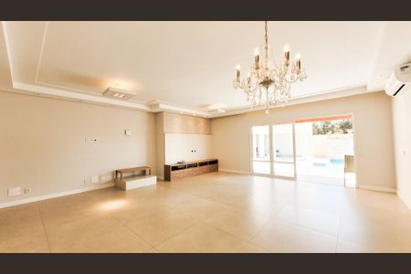 Casa de condomínio à venda com 374m², 4 quartos e 4 vagasSala