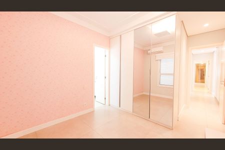 Casa de condomínio à venda com 374m², 4 quartos e 4 vagasSuíte 1