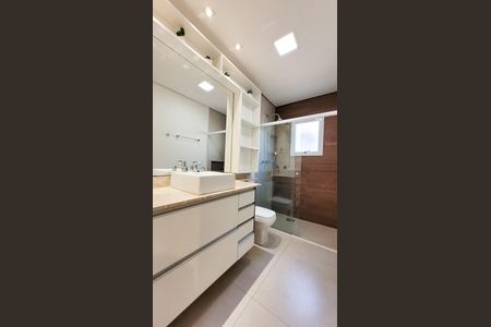 Casa de condomínio à venda com 374m², 4 quartos e 4 vagasBanheiro da Suíte Master