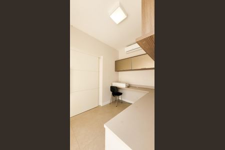 Casa de condomínio à venda com 374m², 4 quartos e 4 vagasEscritório da Suíte Master