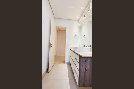 Casa de condomínio à venda com 374m², 4 quartos e 4 vagasBanheiro da Suíte Master