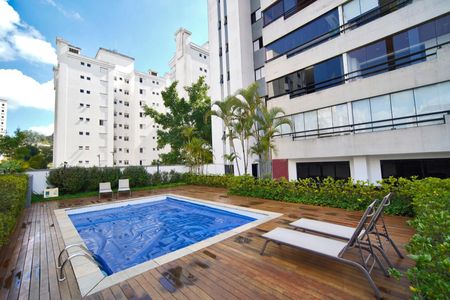 Apartamento à venda com 135m², 3 quartos e 3 vagas Apartamento à venda com 135m², 3 quartos e 3 vagasPiscina