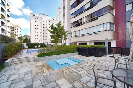 Apartamento à venda com 135m², 3 quartos e 3 vagas Apartamento à venda com 135m², 3 quartos e 3 vagasPiscina