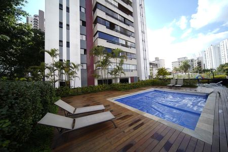 Apartamento à venda com 135m², 3 quartos e 3 vagas Apartamento à venda com 135m², 3 quartos e 3 vagasPiscina