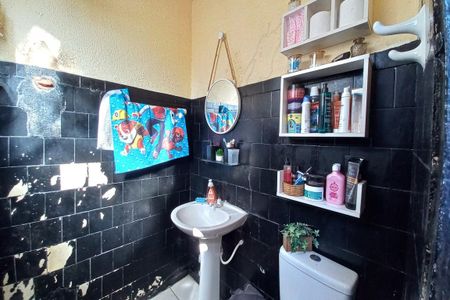 Casa à venda com 300m², 3 quartos e 5 vagas Casa à venda com 300m², 3 quartos e 5 vagasBanheiro