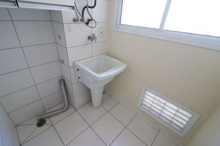 Apartamento para alugar com 65m², 3 quartos e 1 vagaÁrea de Serviço