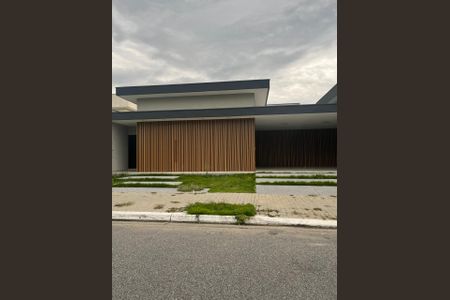 Casa de condomínio para alugar com 297m², 3 quartos e 2 vagasFachada
