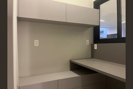 Casa de condomínio para alugar com 297m², 3 quartos e 2 vagasEscritório