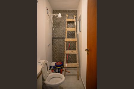 Banheiro de kitnet/studio para alugar com 1 quarto, 25m² em Vila Santo Estefano, São Paulo