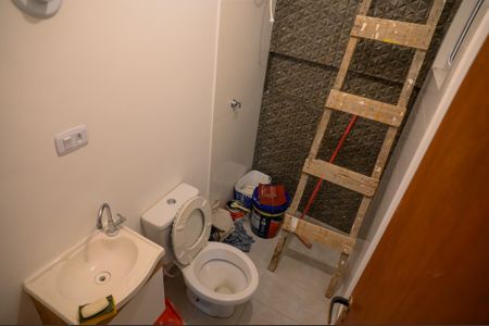 Banheiro de kitnet/studio para alugar com 1 quarto, 25m² em Vila Santo Estefano, São Paulo