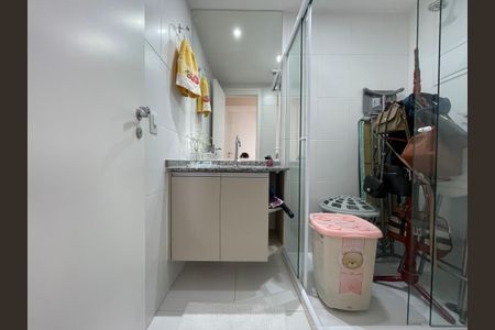 Apartamento à venda com 67m², 2 quartos e 1 vaga Apartamento à venda com 67m², 2 quartos e 1 vagaBanheiro Social