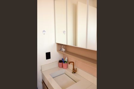 Apartamento à venda com 84m², 3 quartos e 2 vagas Apartamento à venda com 84m², 3 quartos e 2 vagasBanheiro da Suíte 1