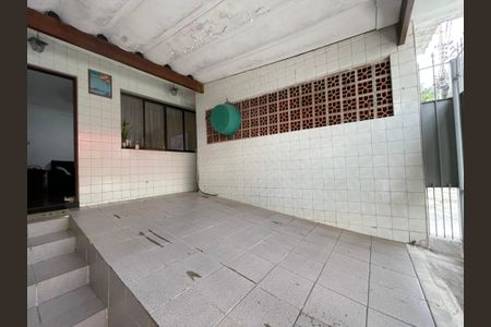 Casa à venda com 250m², 2 quartos e 3 vagas Casa à venda com 250m², 2 quartos e 3 vagasGaragem