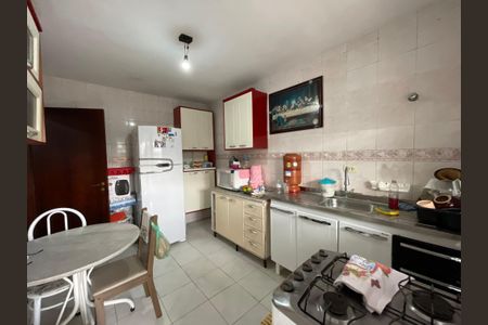 Casa à venda com 250m², 2 quartos e 3 vagas Casa à venda com 250m², 2 quartos e 3 vagasCozinha