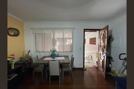 Casa à venda com 250m², 2 quartos e 3 vagas Casa à venda com 250m², 2 quartos e 3 vagasSala