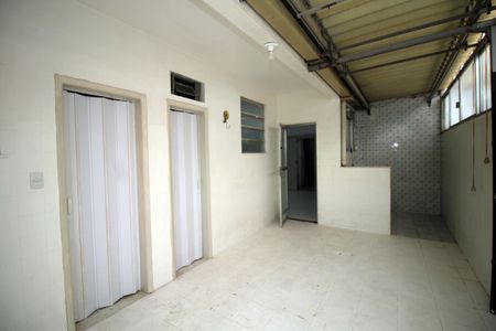 Apartamento para alugar com 76m², 2 quartos e 1 vagaQuintal