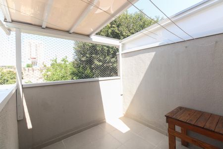 Casa de condomínio à venda com 110m², 3 quartos e 2 vagasTerraço