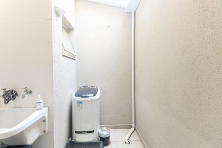 Casa de condomínio à venda com 110m², 3 quartos e 2 vagasÁrea de Serviço