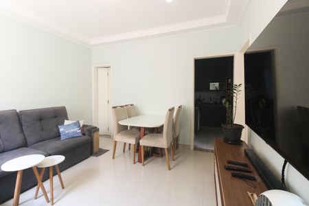 Casa de condomínio à venda com 110m², 3 quartos e 2 vagasSala