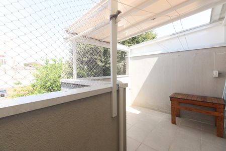 Casa de condomínio à venda com 110m², 3 quartos e 2 vagasTerraço